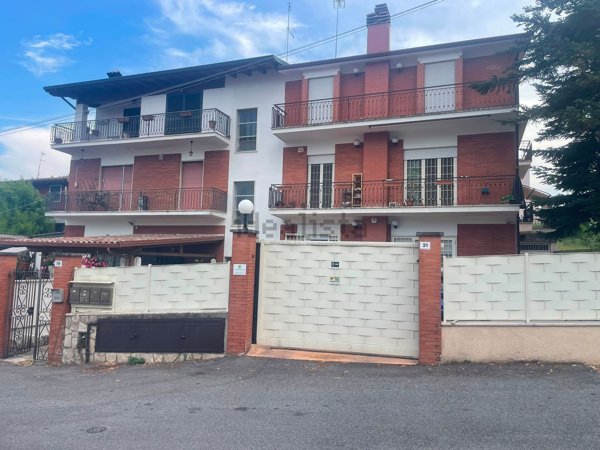 appartamento in vendita a Fonte Nuova in zona Santa Lucia