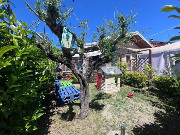 casa indipendente in vendita a Fonte Nuova in zona Santa Lucia
