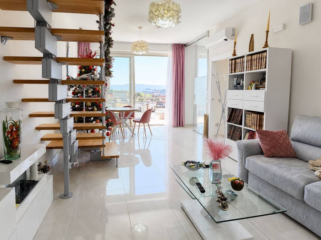 appartamento in vendita a Fonte Nuova in zona Santa Lucia