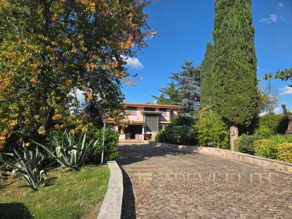 casa indipendente in vendita a Fonte Nuova in zona Quarto Conca