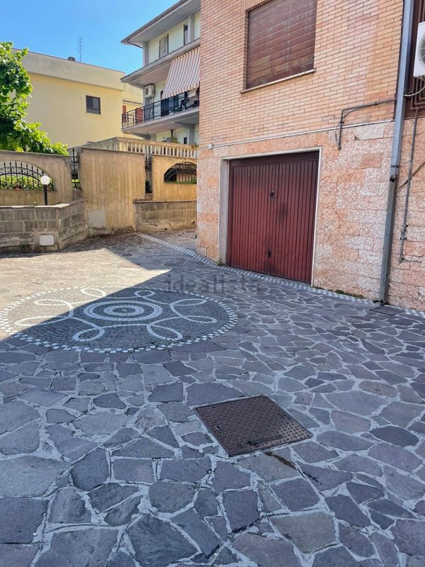 locale di sgombero in vendita a Fonte Nuova in zona Santa Lucia