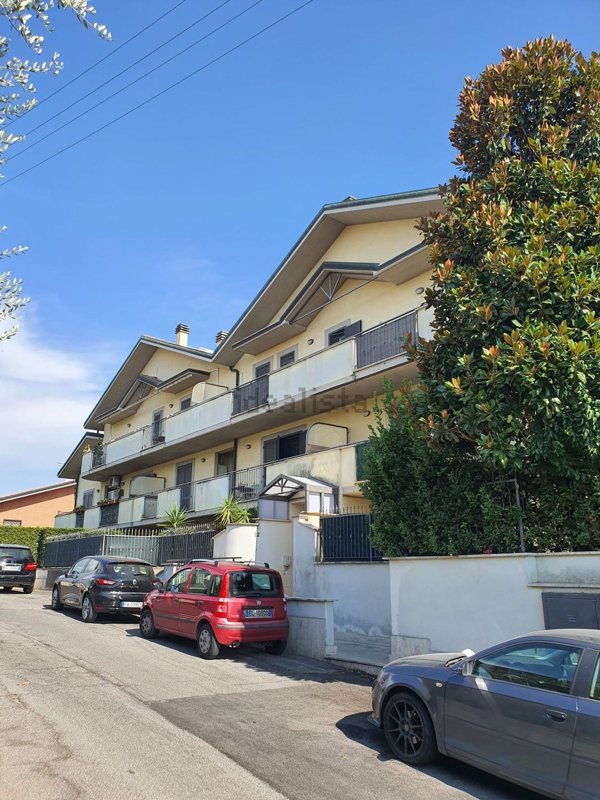 appartamento in vendita a Fonte Nuova in zona Santa Lucia