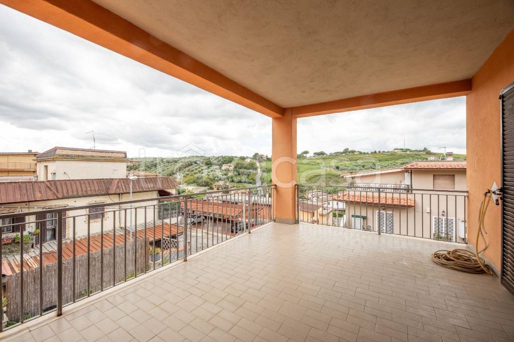 appartamento in vendita a Fonte Nuova in zona Santa Lucia