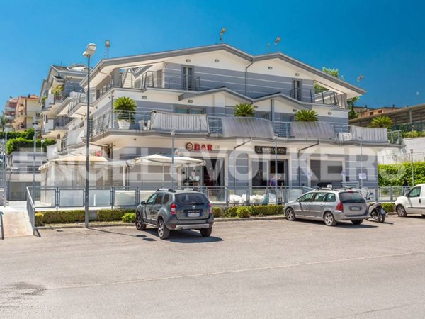 negozio in vendita a Fonte Nuova in zona Torre Lupara