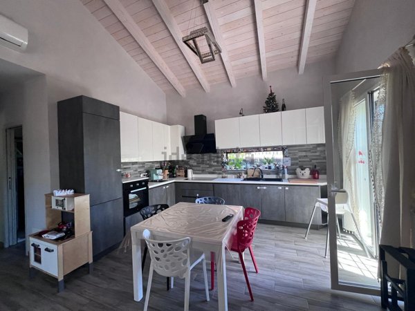 casa indipendente in vendita a Fonte Nuova in zona Santa Lucia