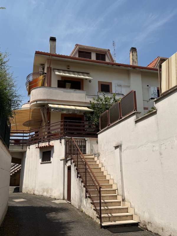 appartamento in vendita a Fonte Nuova in zona Santa Lucia