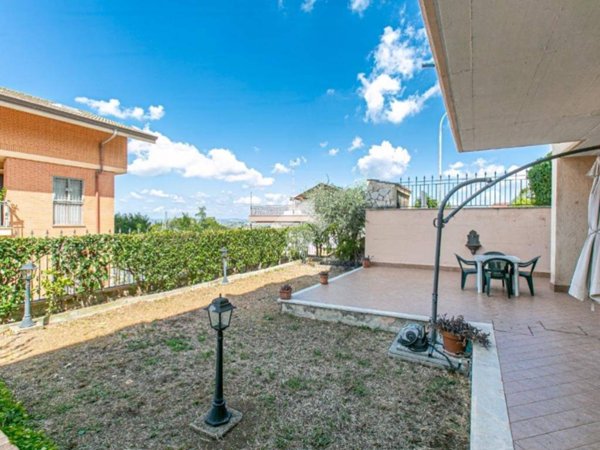 appartamento in vendita a Fonte Nuova in zona Quarto Conca