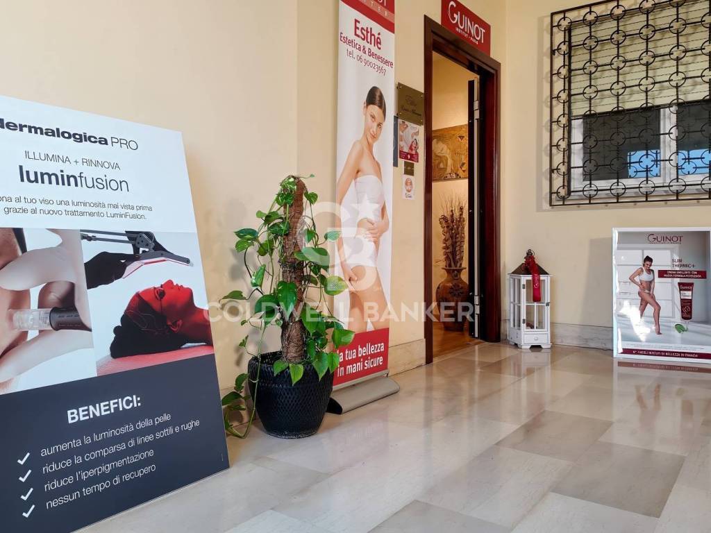 negozio in vendita a Fonte Nuova in zona Torre Lupara