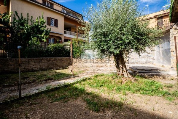 appartamento in vendita a Fonte Nuova in zona Torre Lupara
