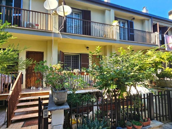 casa indipendente in vendita a Fonte Nuova in zona Torre Lupara