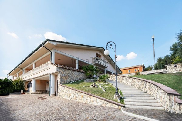 casa indipendente in vendita a Fonte Nuova in zona Santa Lucia