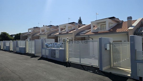 casa indipendente in vendita a Fonte Nuova in zona Torre Lupara