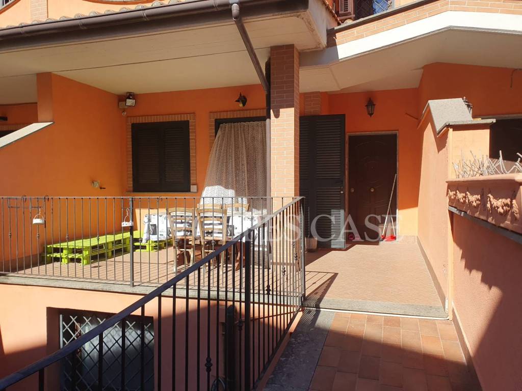 casa indipendente in vendita a Fonte Nuova in zona Torre Lupara