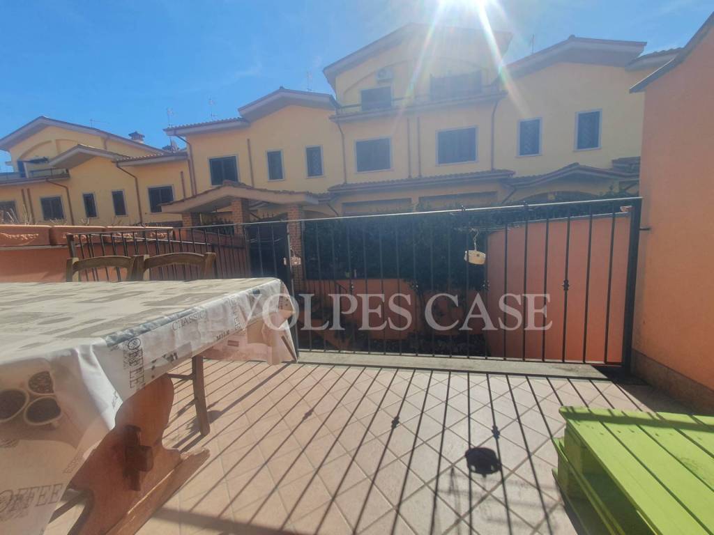 casa indipendente in vendita a Fonte Nuova in zona Torre Lupara