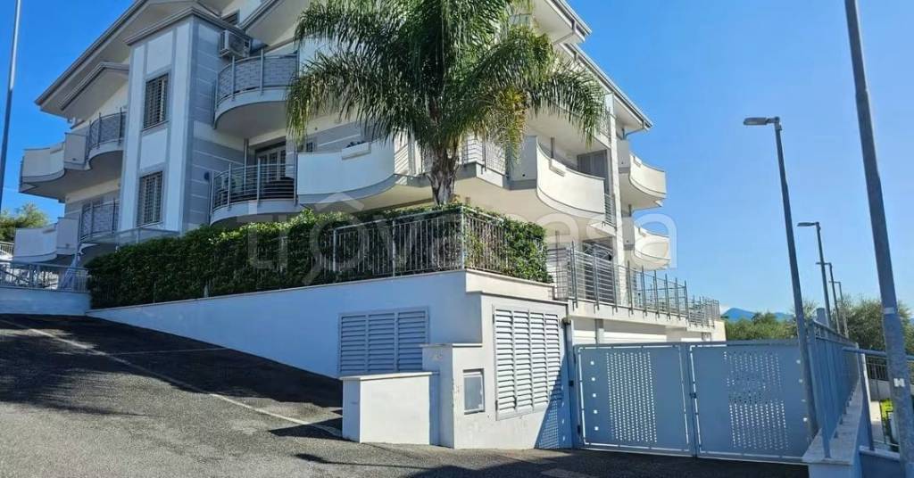 appartamento in vendita a Fonte Nuova in zona Santa Lucia