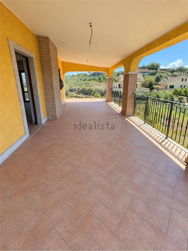 casa indipendente in vendita a Fonte Nuova in zona Santa Lucia