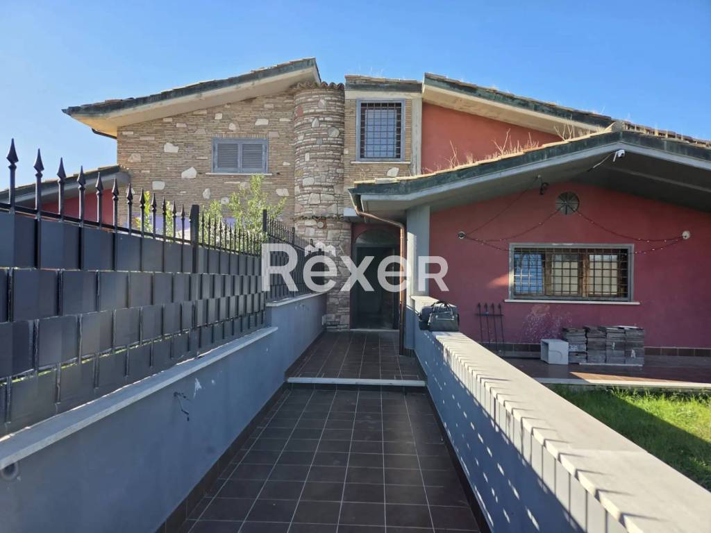 appartamento in vendita a Fonte Nuova in zona Santa Lucia