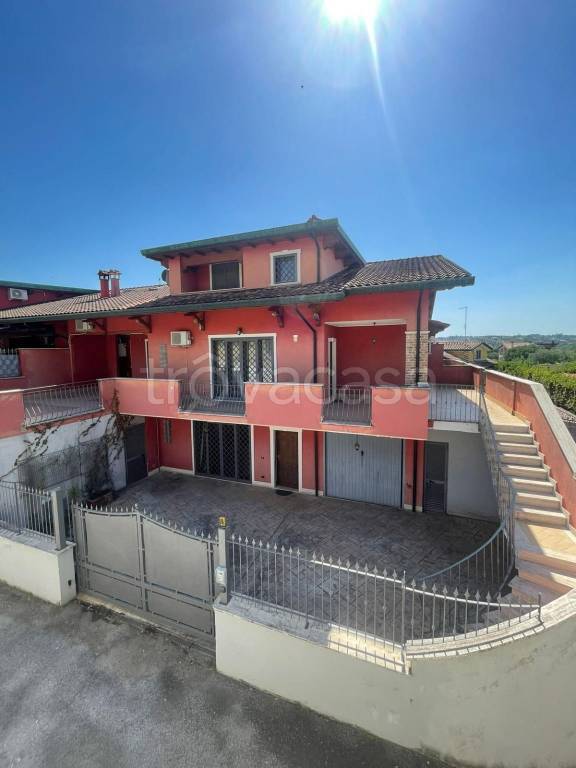 casa indipendente in vendita a Fonte Nuova in zona Santa Lucia