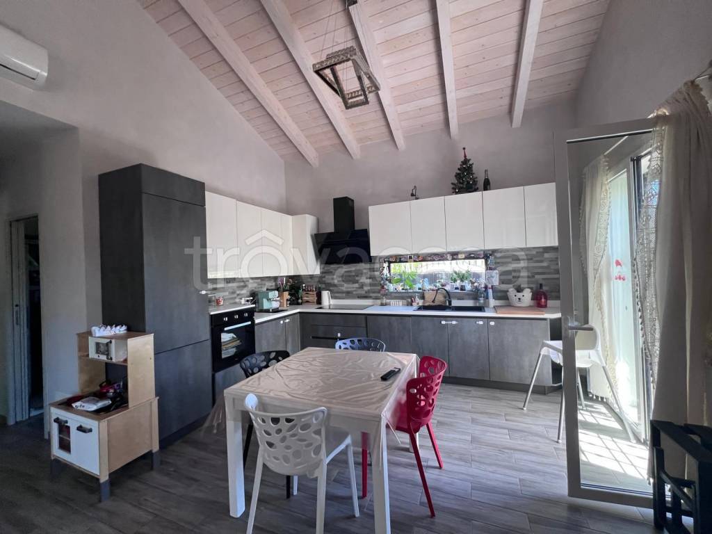 casa indipendente in vendita a Fonte Nuova in zona Santa Lucia