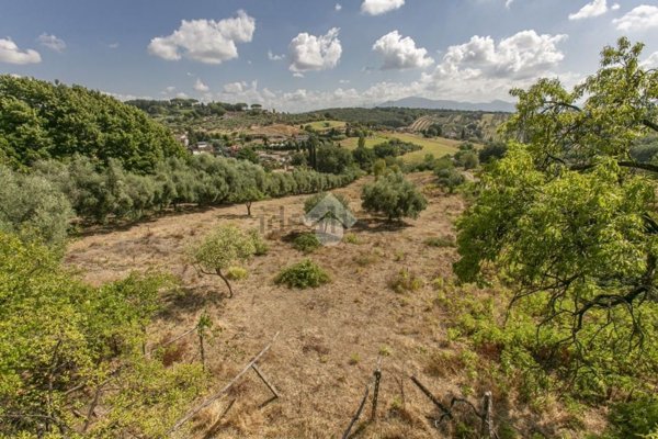 terreno in vendita a Fonte Nuova in zona Quarto Conca