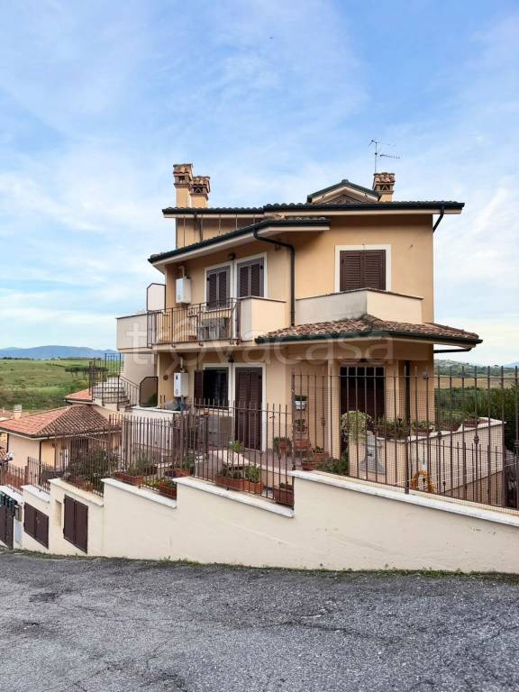 appartamento in vendita a Fonte Nuova in zona Santa Lucia
