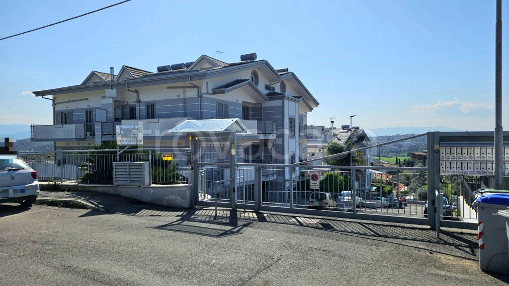 appartamento in vendita a Fonte Nuova in zona Santa Lucia