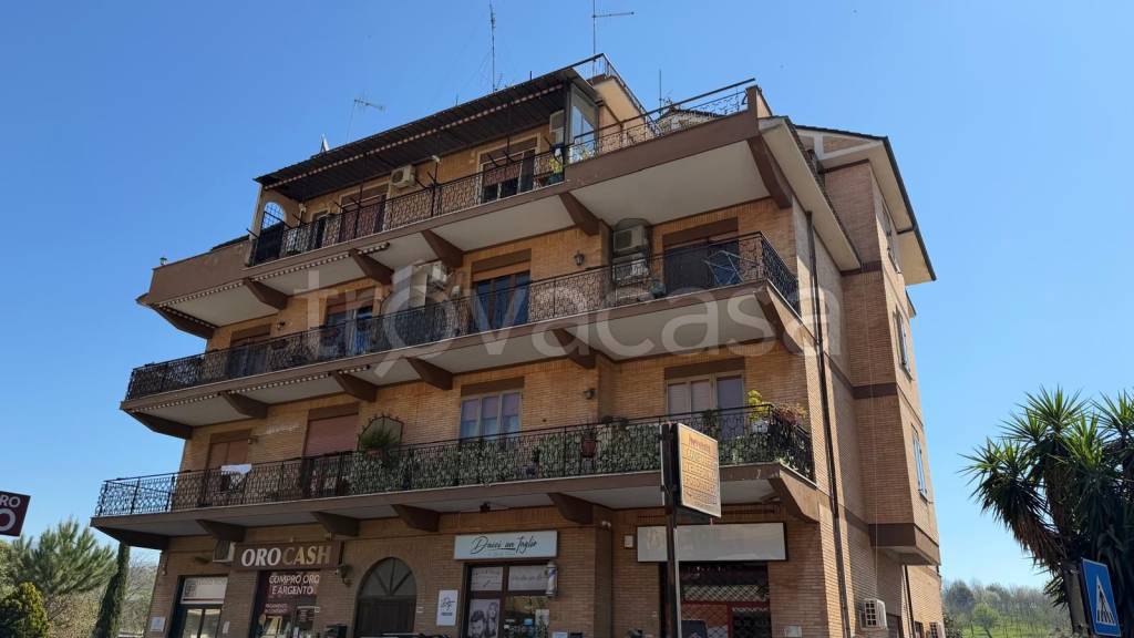 appartamento in vendita a Fonte Nuova in zona Santa Lucia