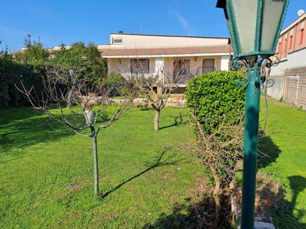 casa indipendente in vendita ad Aprilia in zona Pantanelle