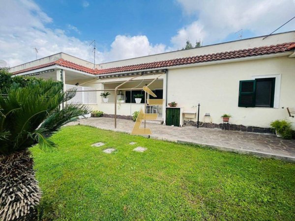 casa indipendente in vendita ad Aprilia in zona Cogna