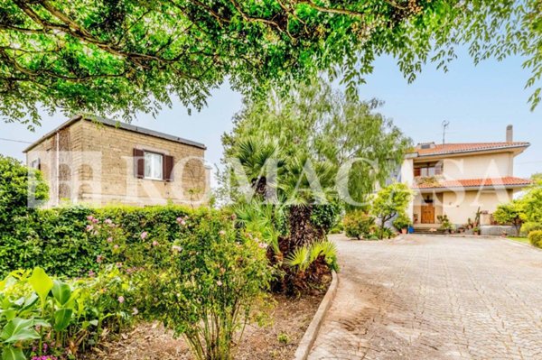 casa indipendente in vendita ad Aprilia in zona Casalazzara