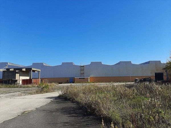 locale commerciale in vendita ad Aprilia