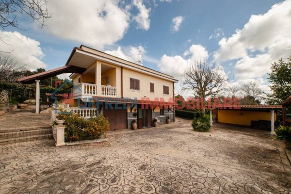 casa indipendente in vendita ad Aprilia in zona Casalazzara