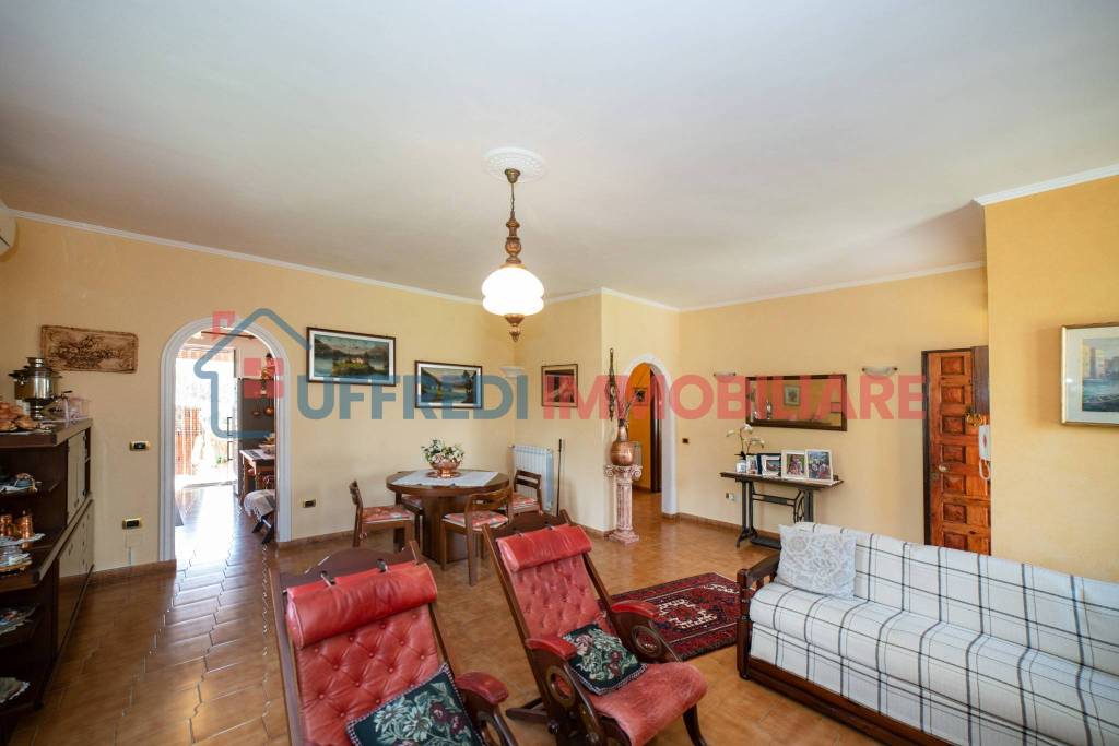 casa indipendente in vendita ad Aprilia in zona Casalazzara