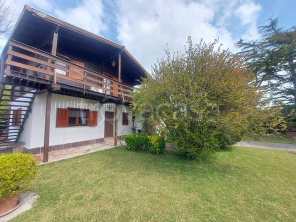 casa indipendente in vendita ad Aprilia in zona Campoverde