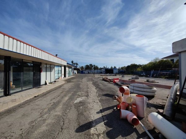 locale commerciale in vendita ad Aprilia
