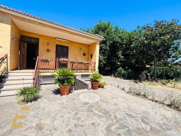 casa indipendente in vendita ad Aprilia in zona Cogna