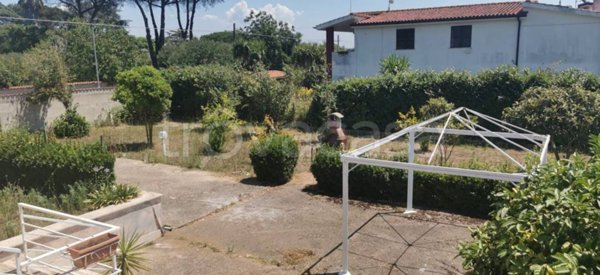 casa indipendente in vendita ad Aprilia in zona Pantanelle