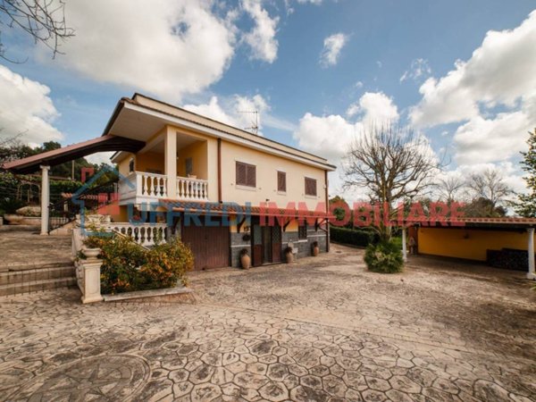 casa indipendente in vendita ad Aprilia in zona Casalazzara