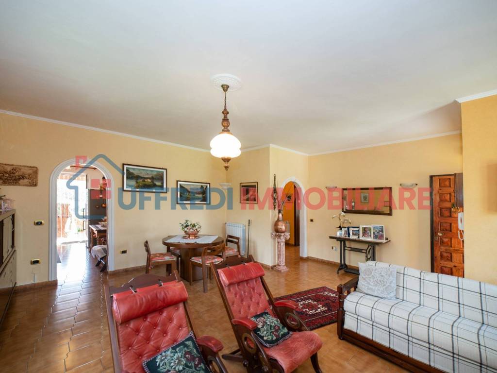 casa indipendente in vendita ad Aprilia in zona Casalazzara
