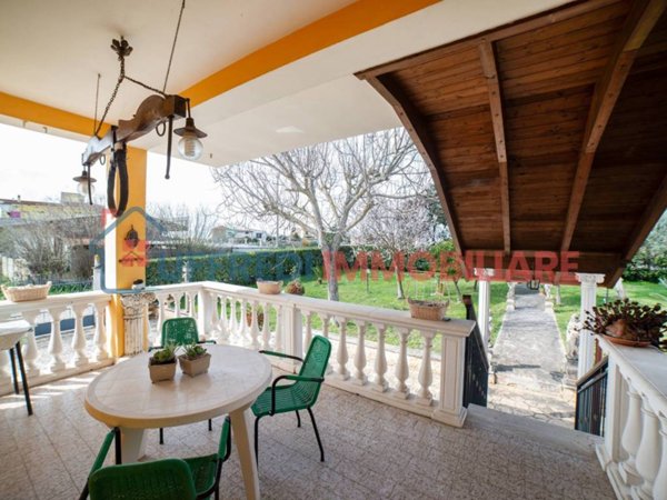 casa indipendente in vendita ad Aprilia in zona Casalazzara