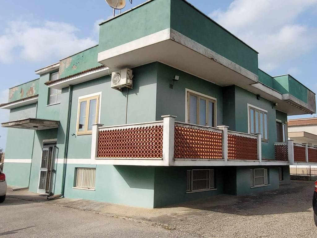 casa indipendente in vendita ad Aprilia in zona Campoleone