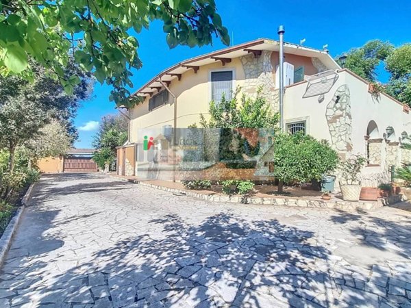 casa indipendente in vendita ad Aprilia in zona Campo di Carne