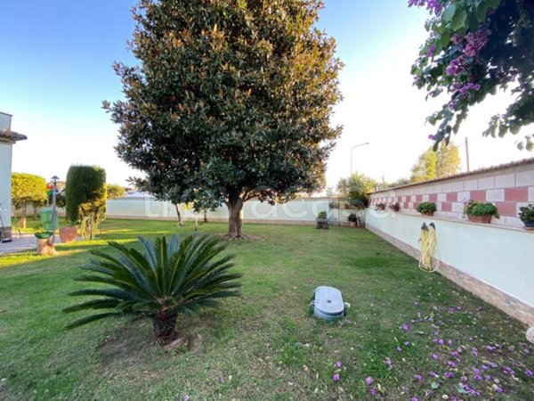 casa indipendente in vendita ad Aprilia in zona Pantanelle