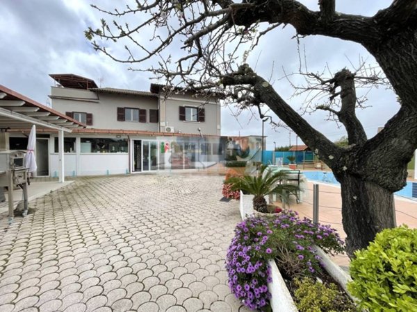 casa indipendente in vendita ad Aprilia in zona Campoverde