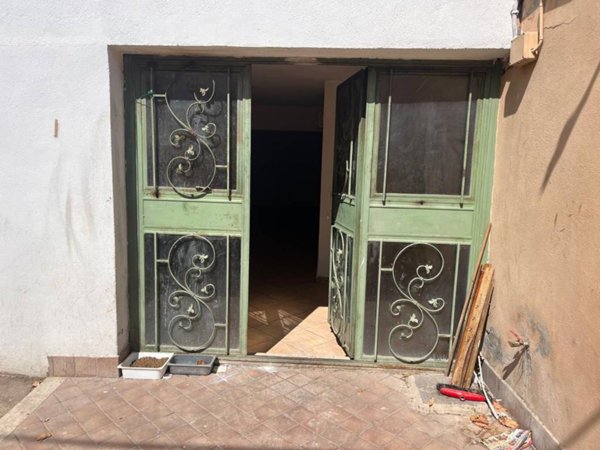 locale commerciale in vendita ad Aprilia