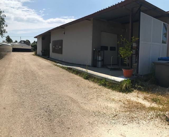 locale commerciale in vendita ad Aprilia in zona Cogna