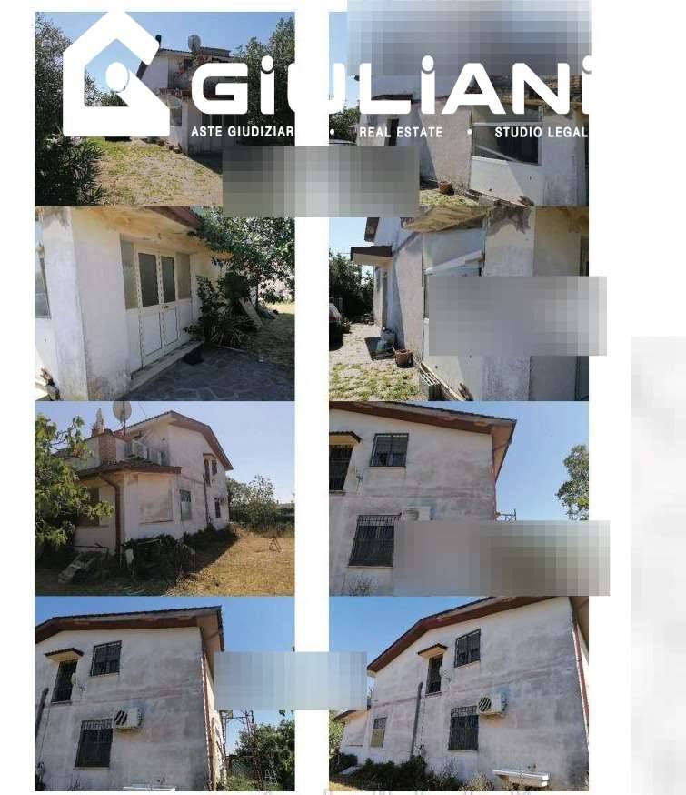 casa indipendente in vendita ad Aprilia in zona Campo di Carne