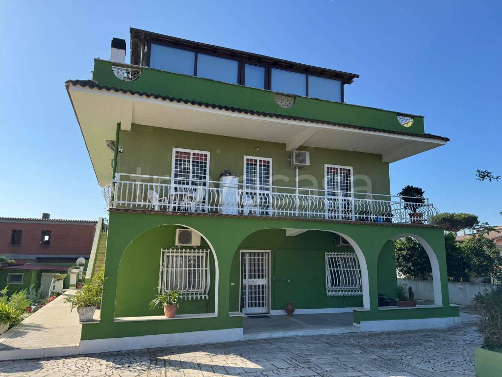 casa indipendente in vendita ad Aprilia in zona Cogna
