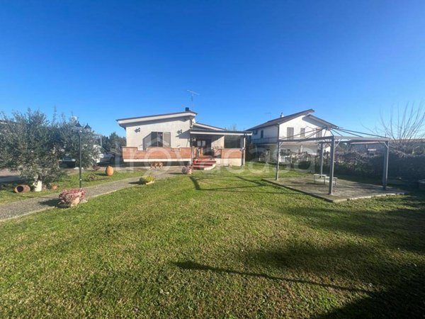 casa indipendente in vendita ad Aprilia in zona Pantanelle
