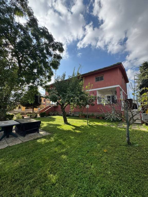 casa indipendente in vendita ad Aprilia